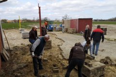 Aufnehmen der letzten Pflastersteine in Okel